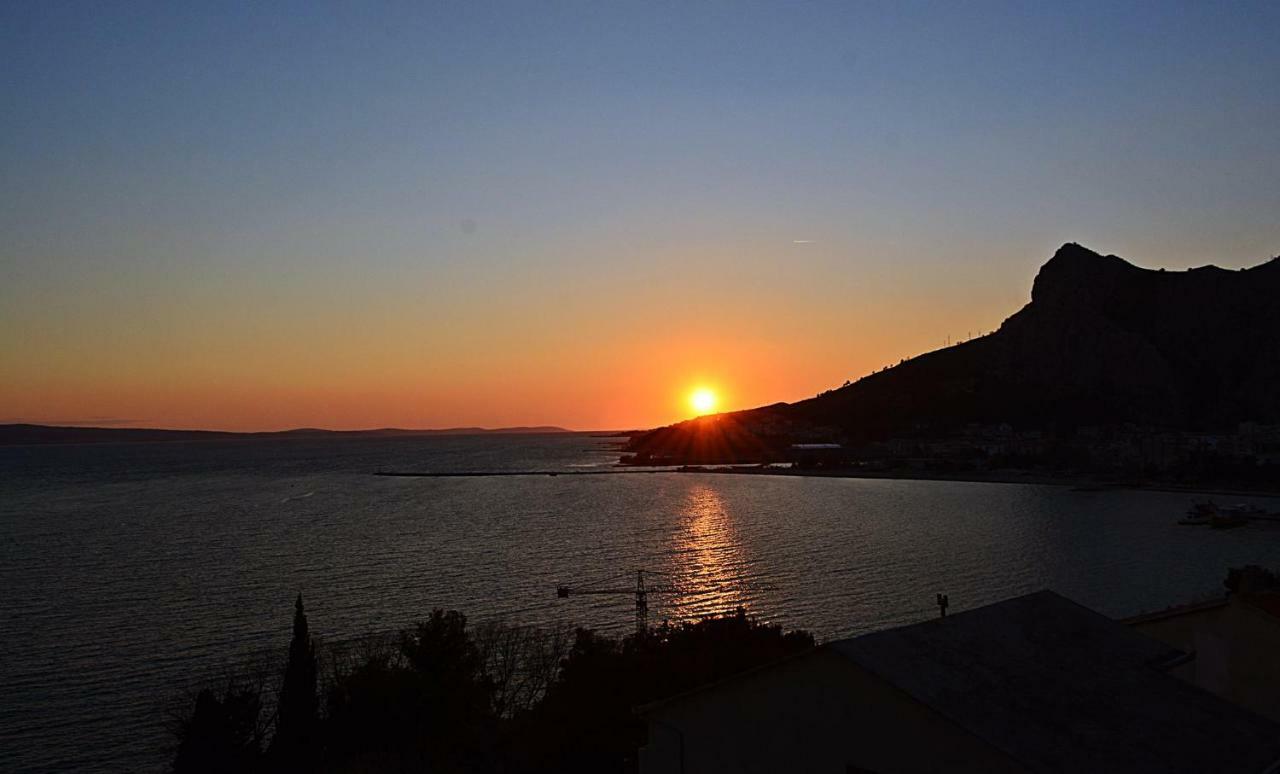 Cosy Sunset Apartment Omiš Kültér fotó