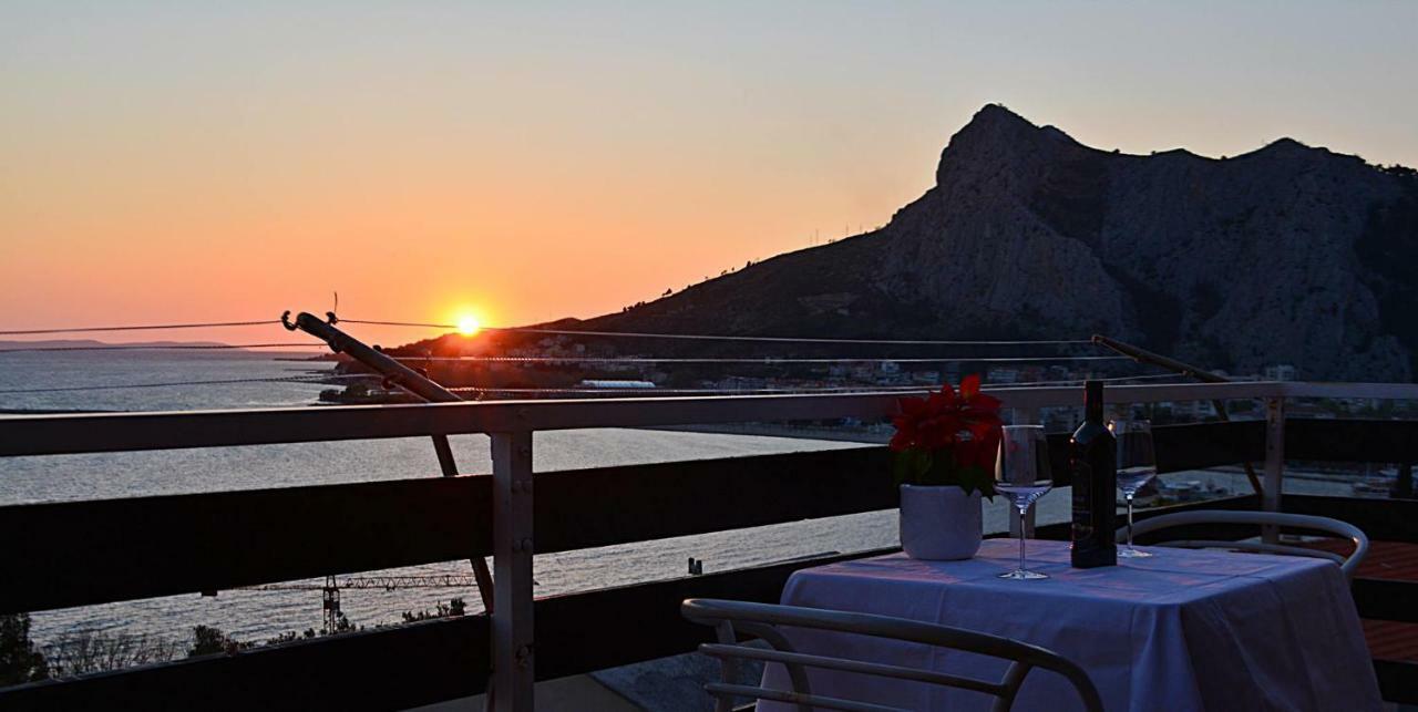 Cosy Sunset Apartment Omiš Kültér fotó
